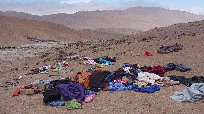 Textilabfälle in der Wüste Atacama in Chile