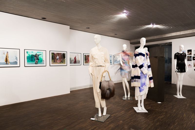 Ausstellungseröffnung Berlin Reportage Fashion Objects Concepts Visions 28