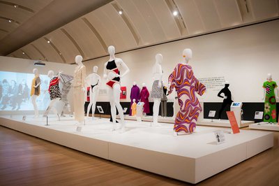 9|11  Fearless Fashion, Exhibition view © Danny Moloshok / Skirball Cultural Center